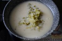 Фото приготовления рецепта: Тельное из рыбы под белым соусом с маринованными огурцами - шаг №16