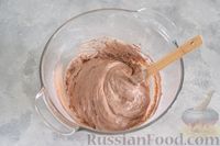 Фото приготовления рецепта: Шоколадный пирог с вишней - шаг №12