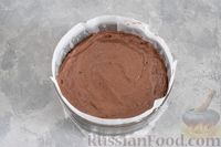 Фото приготовления рецепта: Шоколадный пирог с вишней - шаг №16