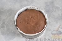 Фото приготовления рецепта: Шоколадный пирог с вишней - шаг №17