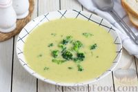 Фото к рецепту: Картофельный суп-пюре с брокколи и твёрдым сыром