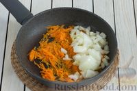Фото приготовления рецепта: Рис с консервированной фасолью и овощами в томатном соусе - шаг №3