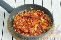 Фото приготовления рецепта: Рис с консервированной фасолью и овощами в томатном соусе - шаг №5