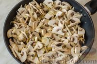 Фото приготовления рецепта: Кускус с грибами - шаг №7