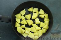 Фото приготовления рецепта: Картошка, тушенная с фрикадельками и капустой - шаг №5