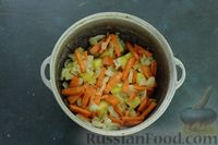 Фото приготовления рецепта: Картошка, тушенная с фрикадельками и капустой - шаг №7