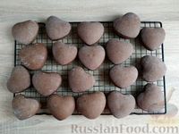 Фото приготовления рецепта: Шоколадные пряники в сахарной глазури - шаг №25