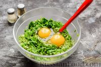 Фото приготовления рецепта: Котлеты из брокколи и шпината с лимонно-мятным йогуртовым соусом - шаг №6