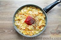 Фото приготовления рецепта: Тушёная капуста с рисом в томатном соусе - шаг №8