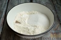 Фото приготовления рецепта: Ананасовый пирог-перевёртыш на молоке - шаг №5