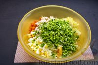 Фото приготовления рецепта: Салат с курицей, морковью, картофелем и черемшой - шаг №11