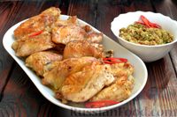 Фото к рецепту: Запечённая курица, с пикантной приправой из тыквенных семечек