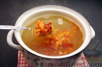 Фото приготовления рецепта: Суп с курицей, булгуром, помидорами и сладким перцем - шаг №16