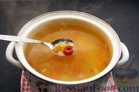 Фото приготовления рецепта: Суп с курицей, булгуром, помидорами и сладким перцем - шаг №18