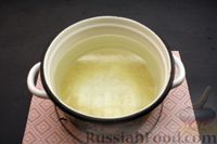 Фото приготовления рецепта: Сырный суп с куриными фрикадельками и рисом - шаг №2