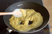 Фото приготовления рецепта: Индейка, тушенная с грибами, в соусе бешамель с горчицей и карри - шаг №11