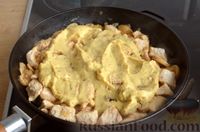 Фото приготовления рецепта: Индейка, тушенная с грибами, в соусе бешамель с горчицей и карри - шаг №12
