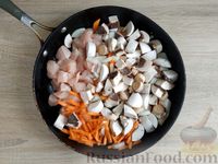 Фото приготовления рецепта: Булгур с курицей и грибами, на сковороде - шаг №6