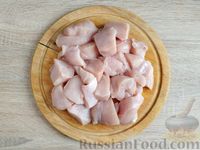 Фото приготовления рецепта: Куриные котлеты с манкой, томлённые в молоке - шаг №2