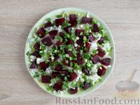 Фото приготовления рецепта: Салат с пекинской капустой, свёклой, кукурузой и черносливом - шаг №8