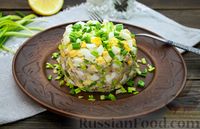Фото к рецепту: Салат с черемшой, консервированной рыбой и яйцами