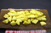 Фото приготовления рецепта: Тушёная картошка с брокколи (на сковороде) - шаг №3