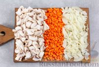Фото приготовления рецепта: Гречка с шампиньонами и морковью, в сковороде - шаг №2