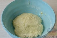 Фото приготовления рецепта: Дрожжевые булочки с вишнёвой начинкой - шаг №5