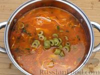 Фото приготовления рецепта: Картофельный суп с индейкой, оливками и зелёным луком - шаг №15