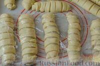 Фото приготовления рецепта: Дрожжевые булочки с вишнёвой начинкой - шаг №19