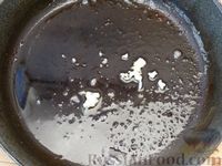 Фото приготовления рецепта: Куриные отбивные с беконом, в пикантном сливочно-винном соусе - шаг №10