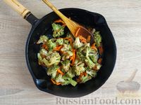 Фото приготовления рецепта: Фунчоза с брокколи и морковью - шаг №13