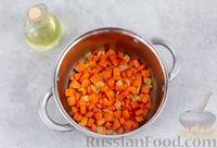 Фото приготовления рецепта: Густой суп с овощами и колбасками - шаг №3