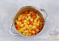 Фото приготовления рецепта: Густой суп с овощами и колбасками - шаг №4