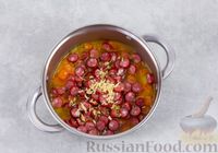 Фото приготовления рецепта: Густой суп с овощами и колбасками - шаг №8