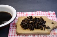 Фото приготовления рецепта: Суп с шампиньонами, сушёными опятами и кукурузной крупой - шаг №3