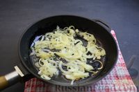Фото приготовления рецепта: Суп с шампиньонами, сушёными опятами и кукурузной крупой - шаг №7