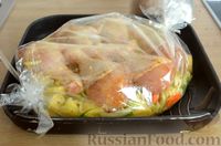 Фото приготовления рецепта: Куриные ножки, запечённые с картофелем и капустой, в рукаве - шаг №9