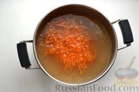 Фото приготовления рецепта: Суп с рисово-сырными клёцками (на курином бульоне) - шаг №7
