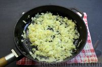 Фото приготовления рецепта: Заливной пирог с рыбными консервами, яйцами и рисом - шаг №6