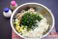 Фото приготовления рецепта: Заливной пирог с рыбными консервами, яйцами и рисом - шаг №11