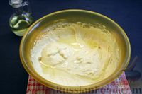 Фото приготовления рецепта: Заливной пирог с рыбными консервами, яйцами и рисом - шаг №19