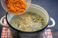 Фото приготовления рецепта: Суп с чечевицей, шампиньонами и вермишелью - шаг №8