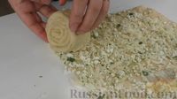 Фото приготовления рецепта: Слоёный дрожжевой пирог с творогом и сыром - шаг №6