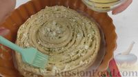 Фото приготовления рецепта: Слоёный дрожжевой пирог с творогом и сыром - шаг №8