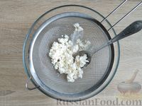 Фото приготовления рецепта: Творожно-йогуртовое суфле с крошкой из печенья - шаг №2