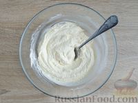 Фото приготовления рецепта: Творожно-йогуртовое суфле с крошкой из печенья - шаг №5