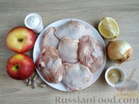 Фото приготовления рецепта: Куриные бёдрышки, запечённые в яблочно-луковом маринаде - шаг №1