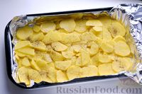 Фото приготовления рецепта: Запечённый карп с лимоном, картофелем и луком - шаг №5