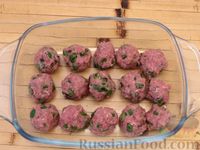Фото приготовления рецепта: Мясные шарики в томатном соусе - шаг №4